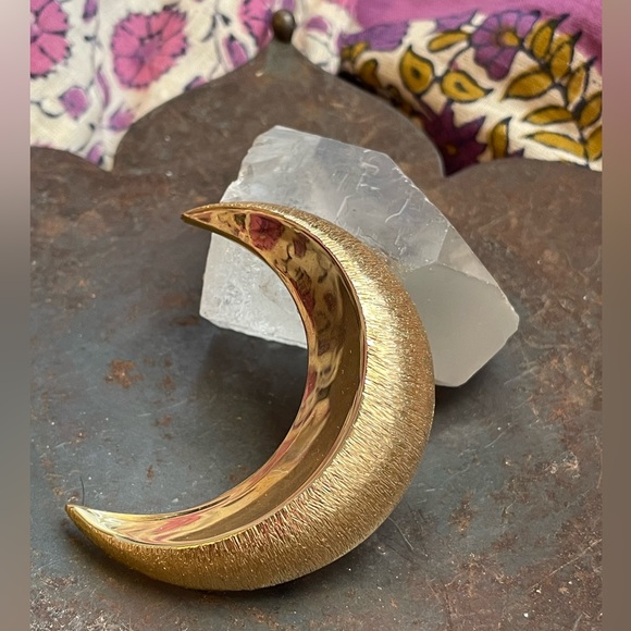 Vintage 70’s 🌙 MOON Brooch / Goldtone CELESTIAL Brooch / Boho Moon Pin - Picture 6 of 11